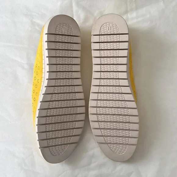 Easy Street size 11 flexible Comfort Athleisure
Slip Ons - Picture 4 of 6